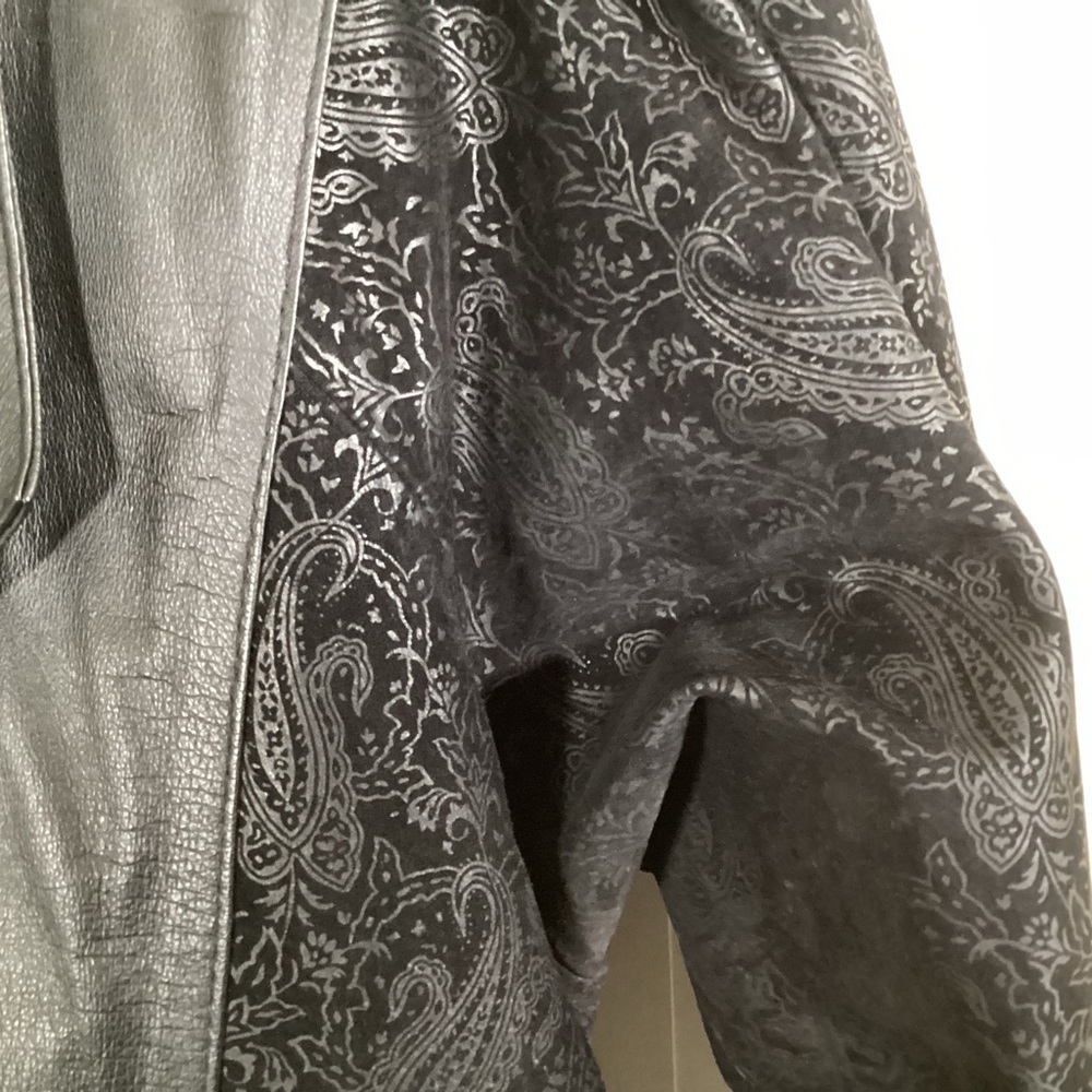 Vintage Wilson’s Women’s Leather Coat With Suede Paisley Design Sz S - Picture 3 of 15
